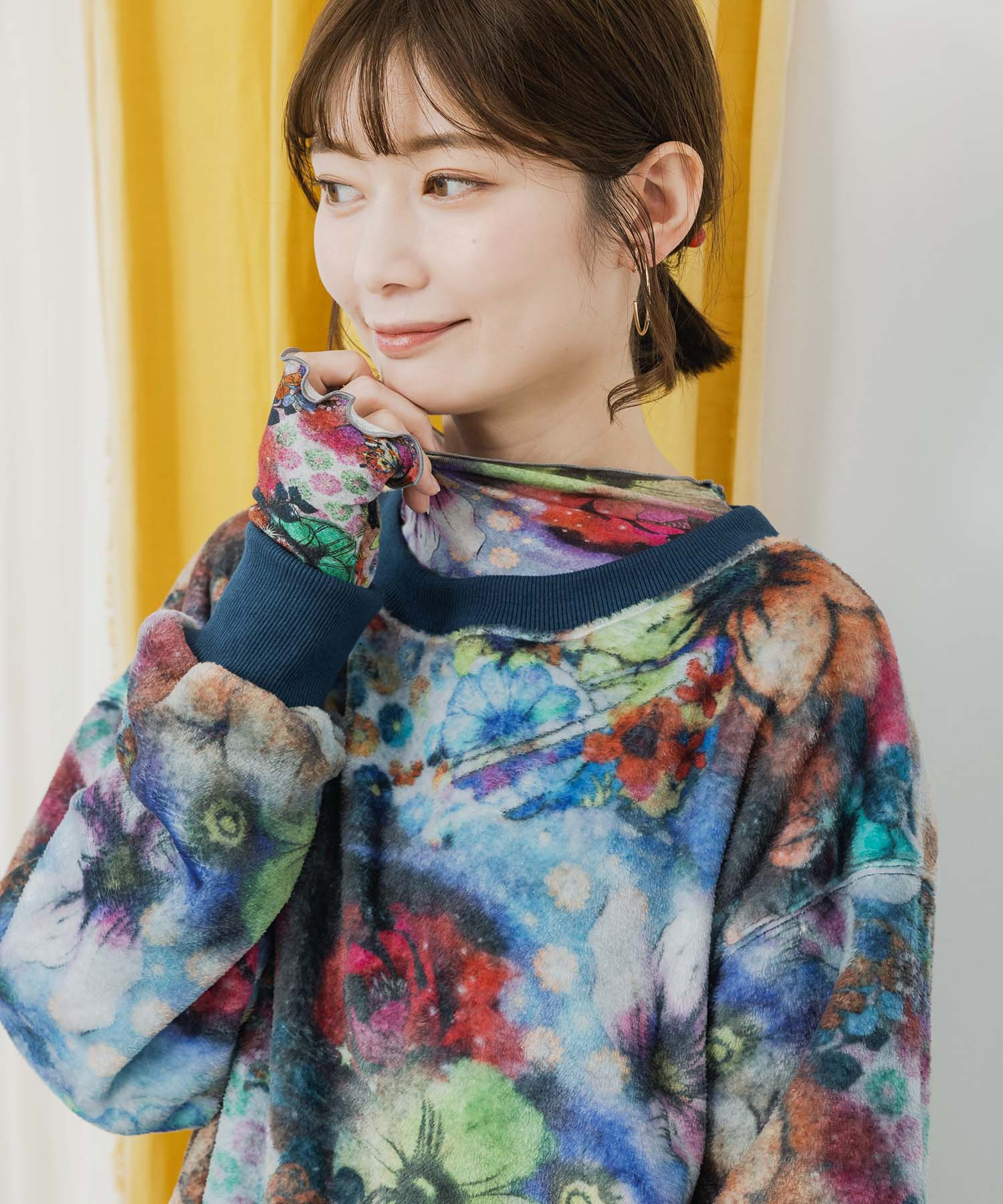 [COVERNAT] レギュラーフィットTシャツ I-DLE SHUHUA 3COLOR シャドー プリント フットボール Tシャツ 半袖
