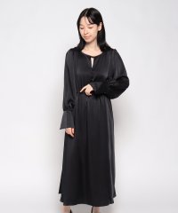 offprice.ec/【micofill/ミコフィル】ブラックサテンワンピース/505754650