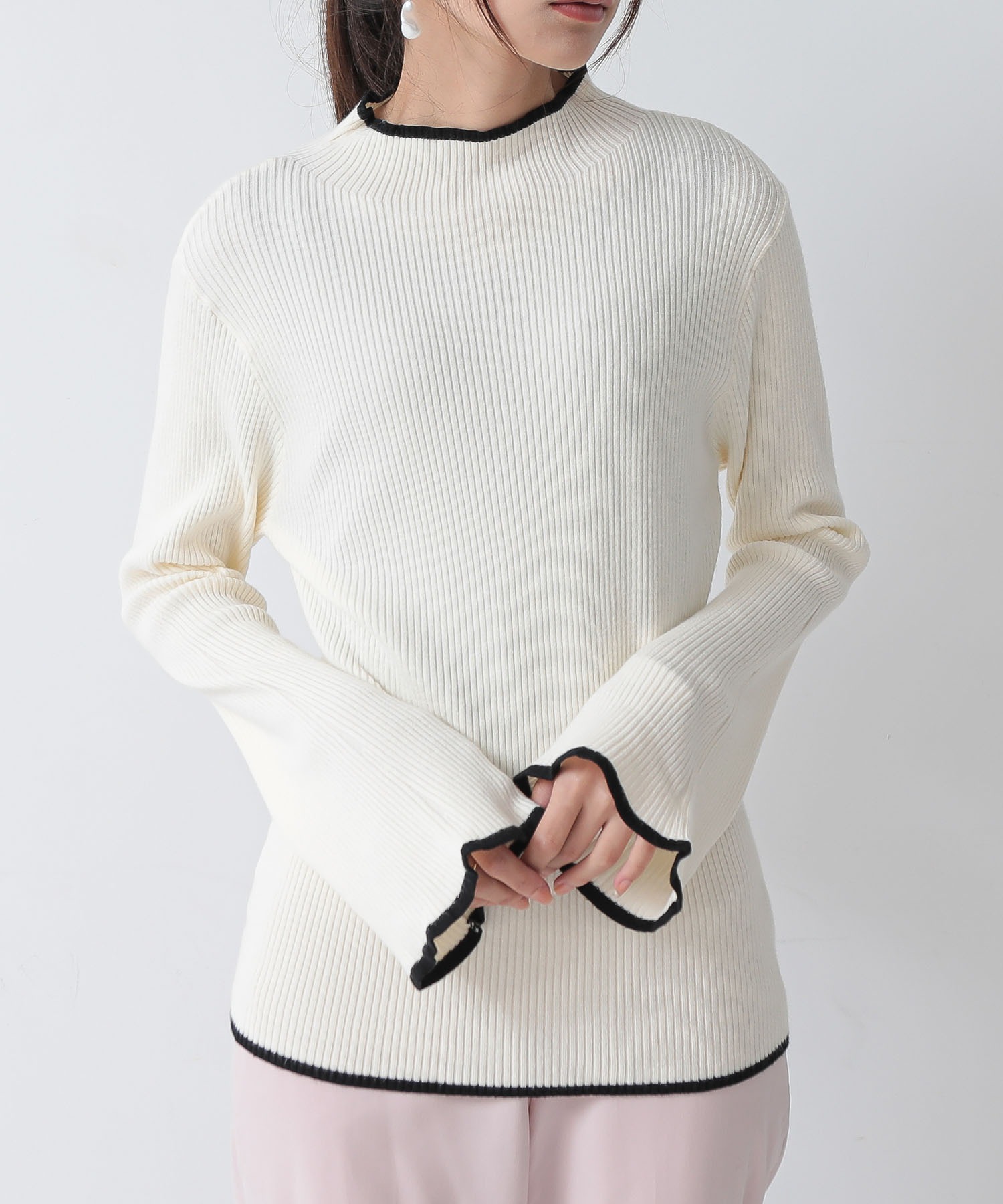 ELIN ホワイト フレアスリーブ トップス M ELIN ホワイト フレアスリーブ トップス M ELIN ホワイト フレア