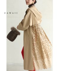 CAWAII/パンチングレース広がる後ろ姿のフード付きライトコート/505792648