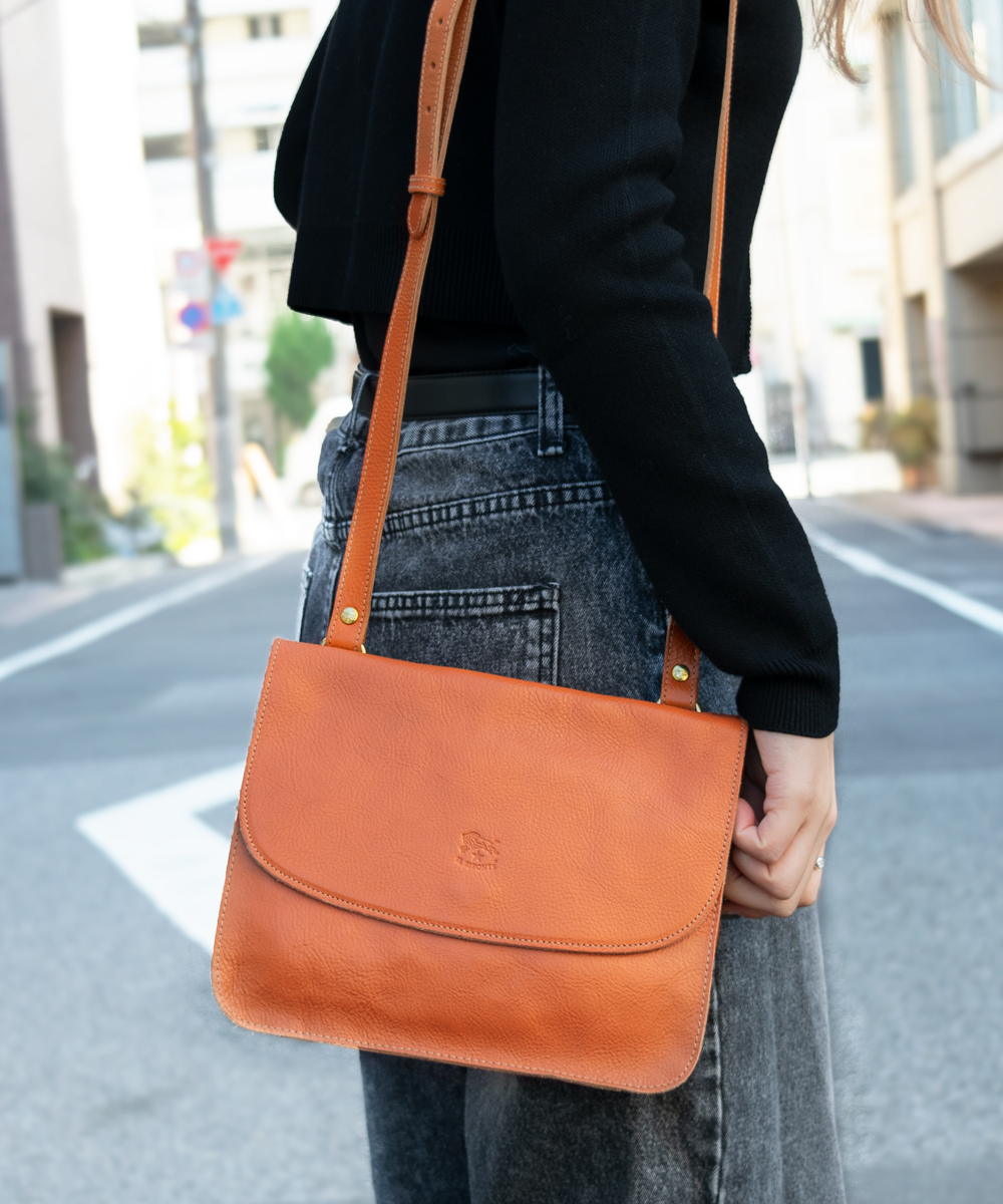 セール 36%OFF】イル ビゾンテ IL BISONTE バッグ(505817598 セール 36%OFF】イル ビゾンテ IL BISONTE バッグ(505817598