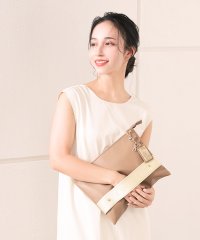 Clelia/クラッチバッグ レディース 2way ショルダーベルト付き 小さめ 肩がけ 軽量 おしゃれ オシャレ かわいい 大人かわいい 長財布が入る CL－25827/505830507