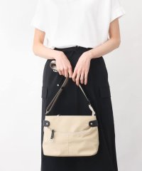 MK MICHEL KLEIN BAG/[撥水・軽量・ペットボトルホルダー付]アクセントレザーコンパクトショルダーバッグ/505830617