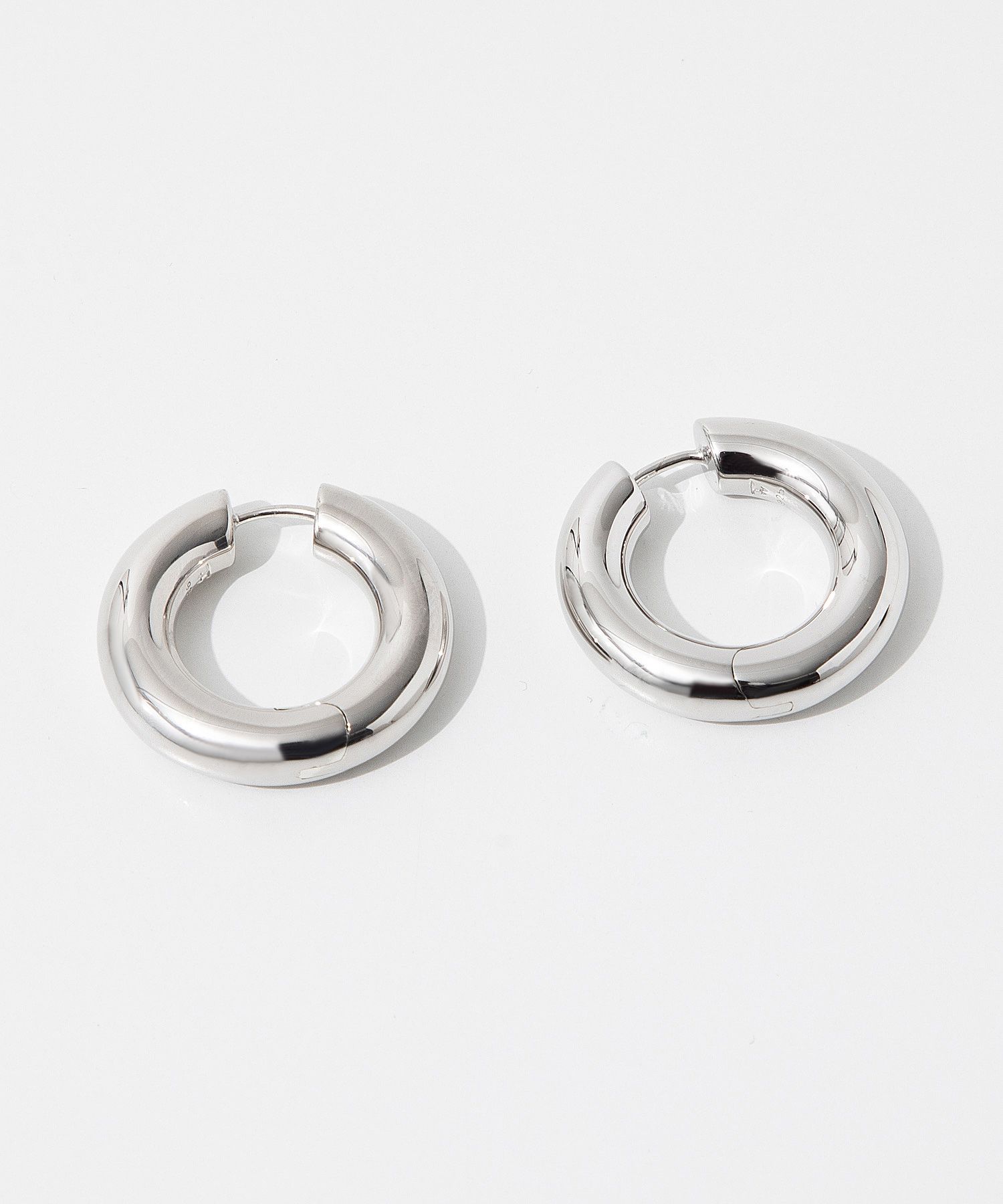 【国内即発】トムウッド ピアス 100147 S925 トムウッド TOM WOOD 100147 ECH10352NA01 S925 ピアス Chunky