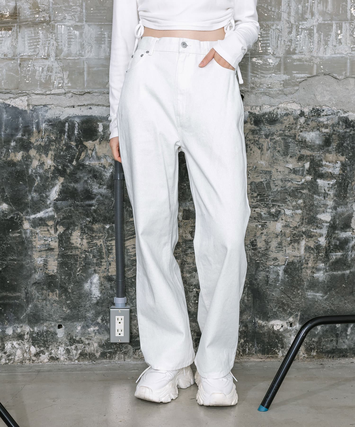 *Alice + Olivia* ラインストーンスロレートデニムパンツ Alice + Olivia* ラインストーンスロレートデニムパンツ (Alice+
