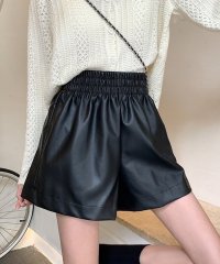 shopnikoniko/フェイクレザー ハイウエスト ショートパンツ 【即納】 レザー 合皮 PU ウエストゴム 短パン ハーフパンツ ショート丈 ミニ丈 3分丈 ワイドパンツ ボトム/505843274