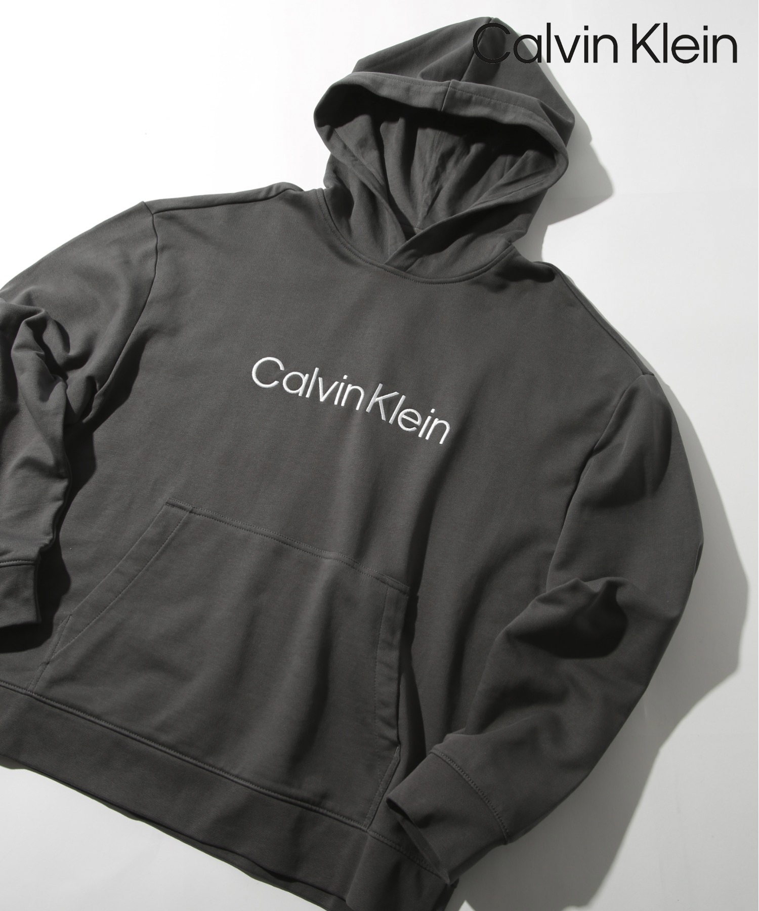 セール 28%OFF】カルバン クライン Calvin Klein フーディパーカー プルパーカー ロゴ フーディー カンガルーポケット 長袖 刺繍  無地 40HM231(505840166) | カルバンクライン(Calvin Klein) - d fashion