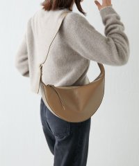 GALLARDAGALANTE/【リクエスト多数！オフホワイトが再入荷】【2.718】スリーククロスボディバッグ/505853392