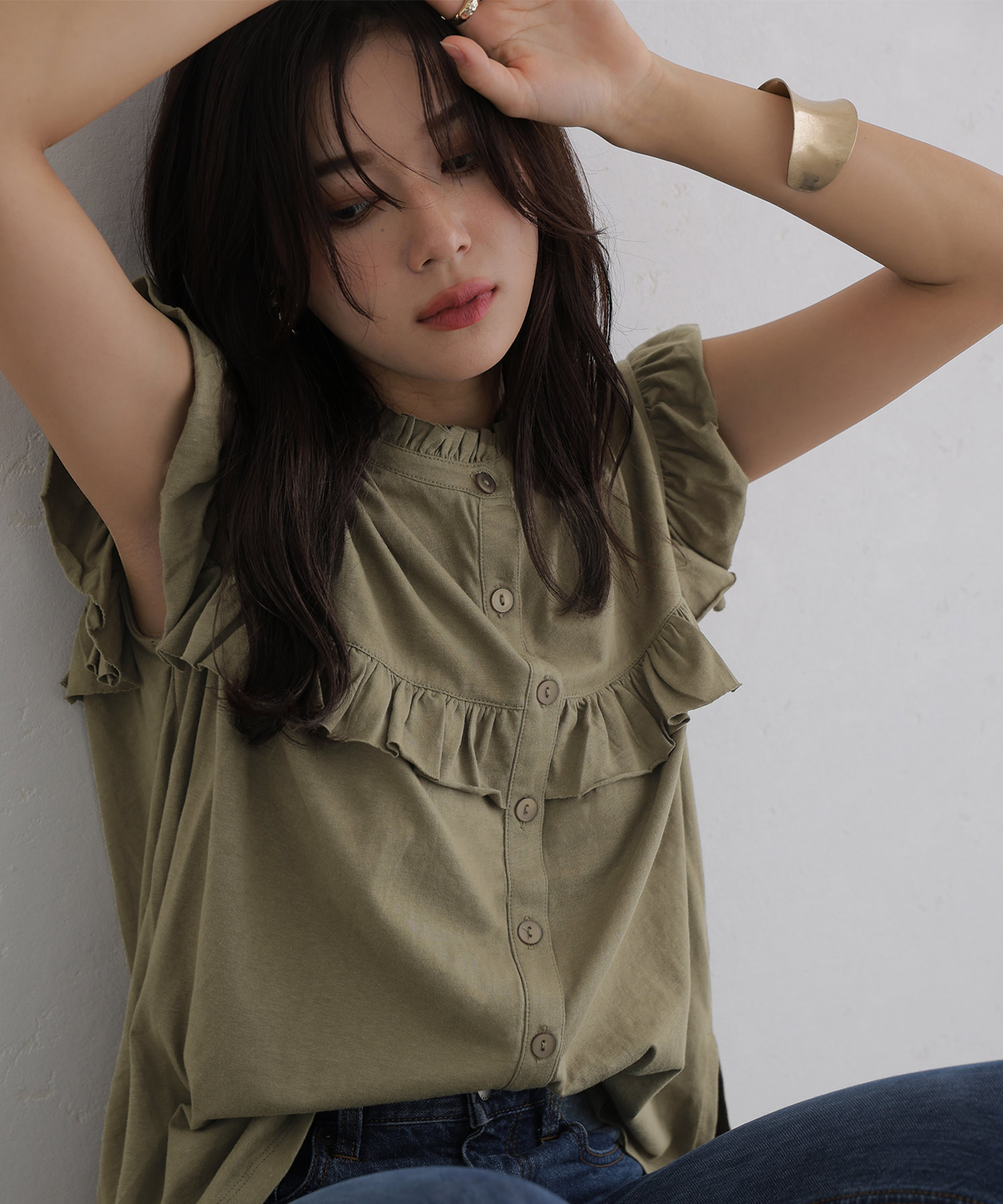 SHOULDER FRILLS トップス　moussy MOUSSY SHOULDER FRILLS トップス KHA -ファッション通販