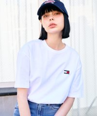 TOMMY JEANS/【オンライン限定】レギュラーバッジTシャツ/505894378