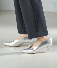 SHIPS WOMEN/little black: パールモチーフ ウェーブ カット パンプス/505915204