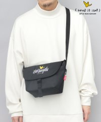 Mark Gonzales/ワットイットイズント アートバイ マークゴンザレス What it isNt ART BY MARKGONZALES 筆記ロゴ フラップ ミニショルダーバッグ /505917848