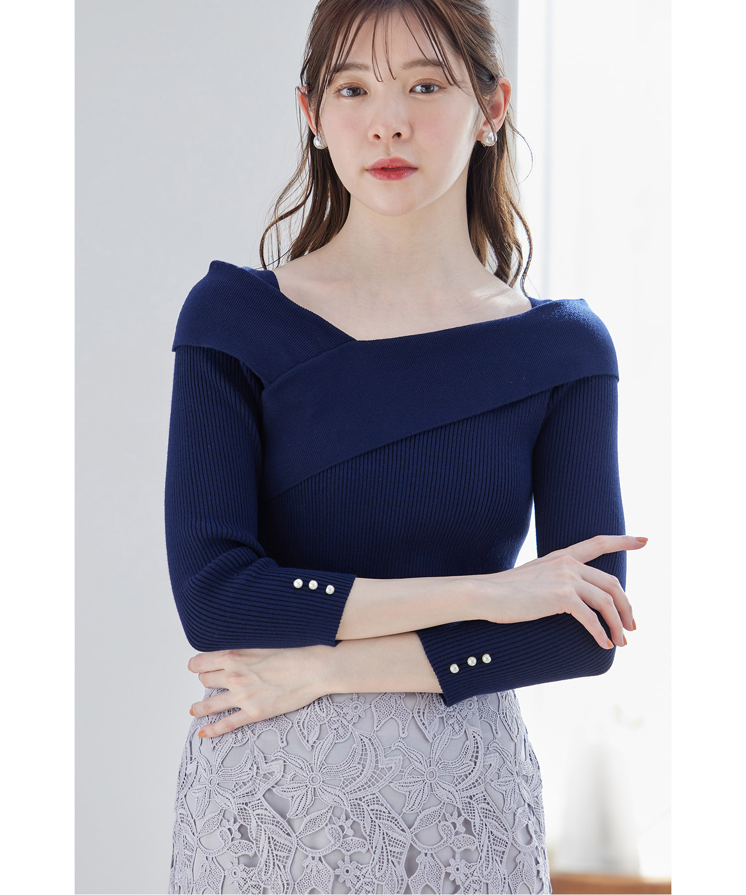 トッコクローゼット tocco closet パール付きスカラネックラメニットプルオーバー （サックス） パール付きスカラネックラメニットプルオーバー