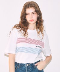 TOMMY HILFIGER/【オンライン限定】チェストストライプTシャツ/505915383