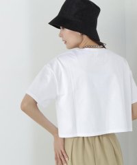 NATURAL BEAUTY BASIC/バックエンボスクロップドTシャツ/505943965