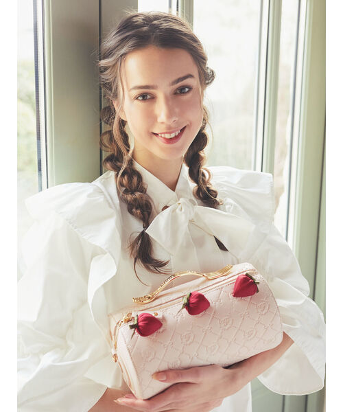 メゾン ド フルール Maison de FLEUR モノグラムロールケーキ メゾン ド フルール Maison de FLEUR モノグラムロールケーキ