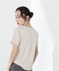 NATURAL BEAUTY BASIC/メタルプレート刺繍Tシャツ/505968058