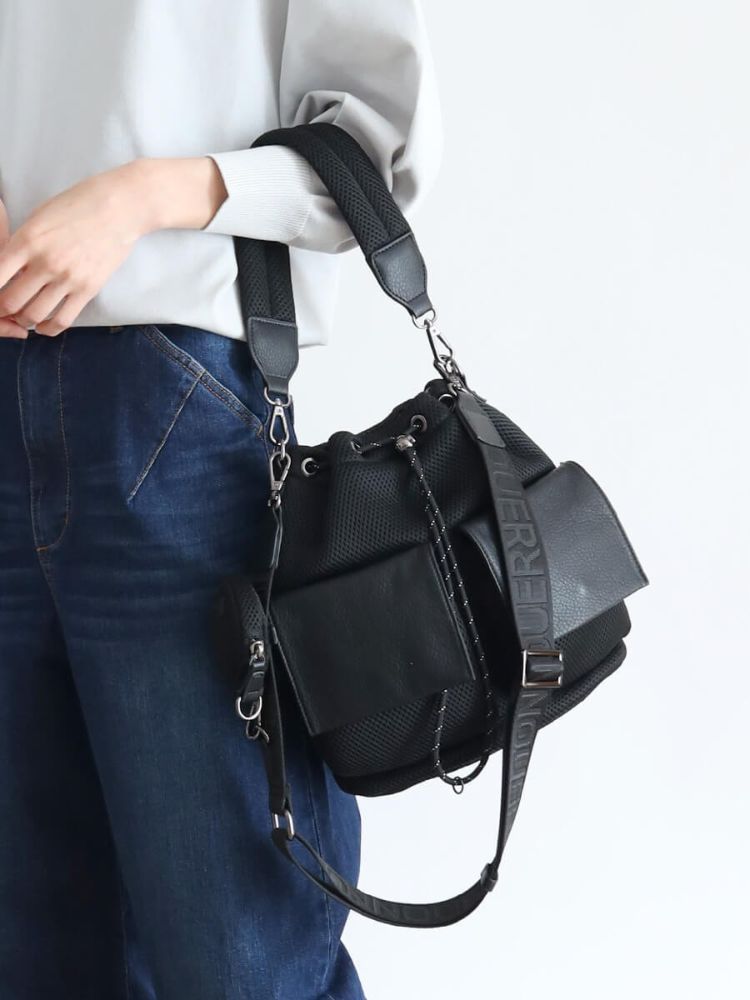 ヌエール nouer レザーライクポケット巾着メッシュバッグ ヌエール nouer レザーライクポケット巾着メッシュバッグ