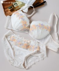 fran de lingerie/可憐なフラワーレースのフェミニンランジェリーナチュラルバスト 「フラワークラウン ペアブラジャー（ワイヤー有り）」 ブラジャーショーツセット/503189872