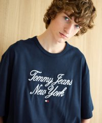 TOMMY JEANS/オーバーサイズラグジュアリーセリフTシャツ/506005461