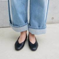 AcureZ/アキュアーズ AcureZ Vカットフラットパンプス「母趾にやさしい美パンプス」/506051632