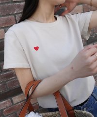 LOWYBYCORNERS/ハート刺繍コンパクトTシャツ/506062552