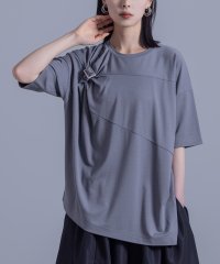 osharewalker/『接触冷感ねじりアシメTシャツ』トップス Tシャツ カットソー 半袖 レディース 接触冷感 イージーケア アシメ アシンメトリー ねじり モード エフォートレス/506094535