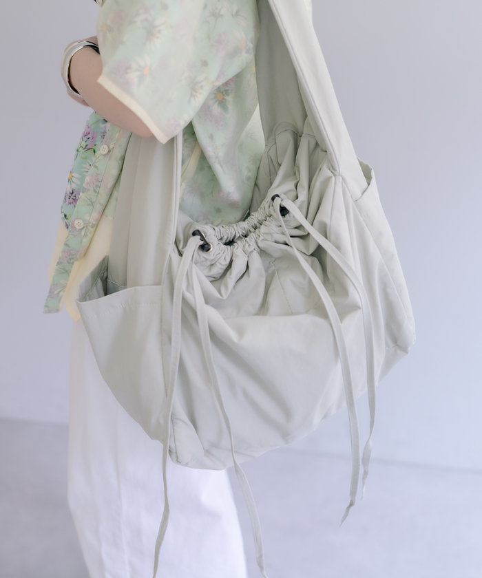 ear PAPILLONNER（イアパピヨネ）の「バックル巾着ショルダー