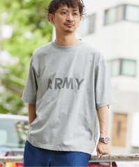 JOURNAL STANDARD relume Men's/《予約》ARMY TWILL / アーミーツイル 別注 18/OE PRINT Tee/506103290