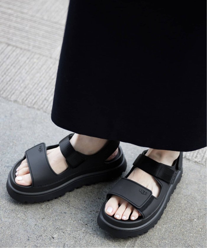 UGG レディースモカシンリボンキャメル25 ぺたんこスリッポン