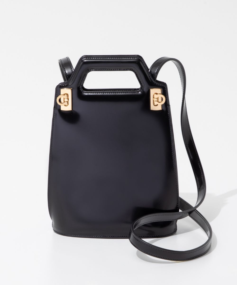 Salvatore Ferragamo 黒 フリルデザイン ハンドバッグ（橋本愛が