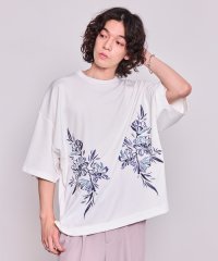 JUNRed/フラワー刺繍Tシャツ/506366164