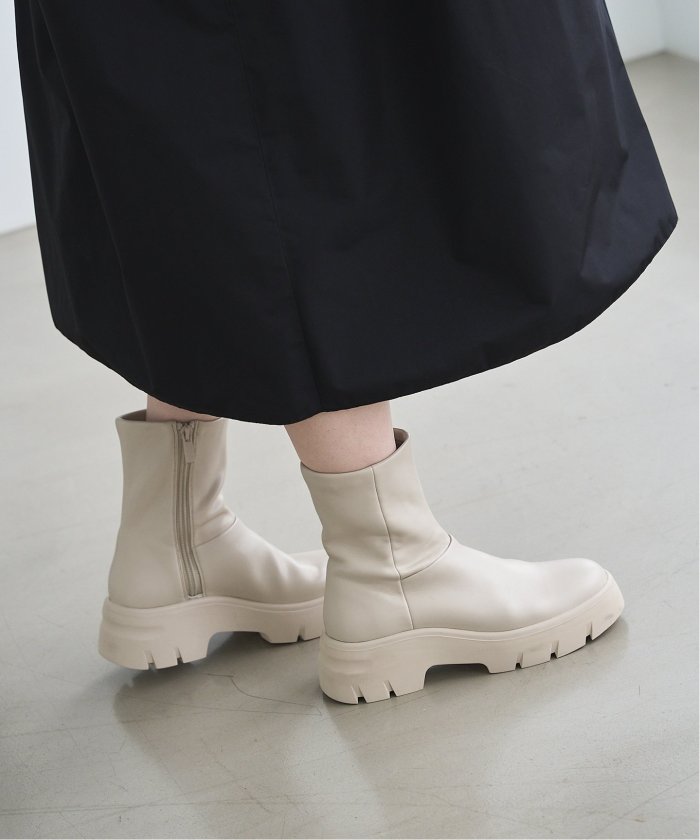 ベージュ 合成皮革 ショートブーツ ヒール約6cm