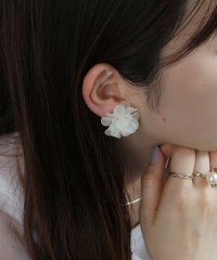 colleca la/コレカラ colleca la シャーベットカラー フラワーイヤリング/506448132