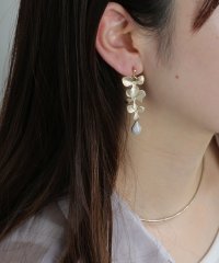 colleca la/コレカラ colleca la ドロップパールとグラデーションフラワーのピアス/506448133