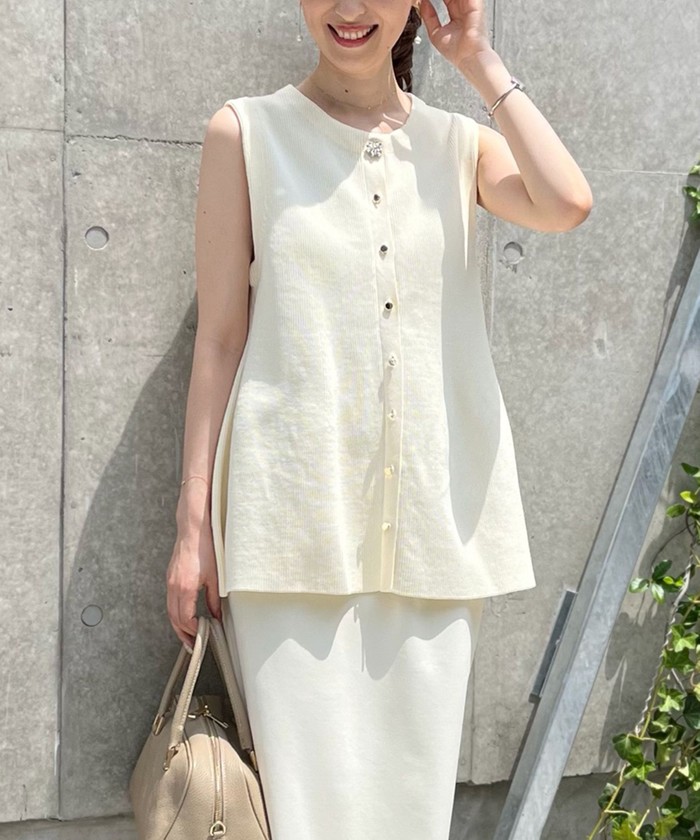 セール 20%OFF】《手洗い可能》ビジュー釦付きペプラムベスト