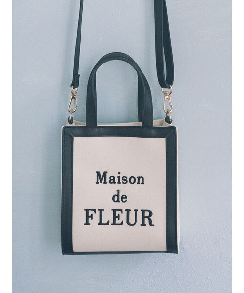メゾン ド フルール Maison de FLEUR ブランドロゴ刺繍スクエア