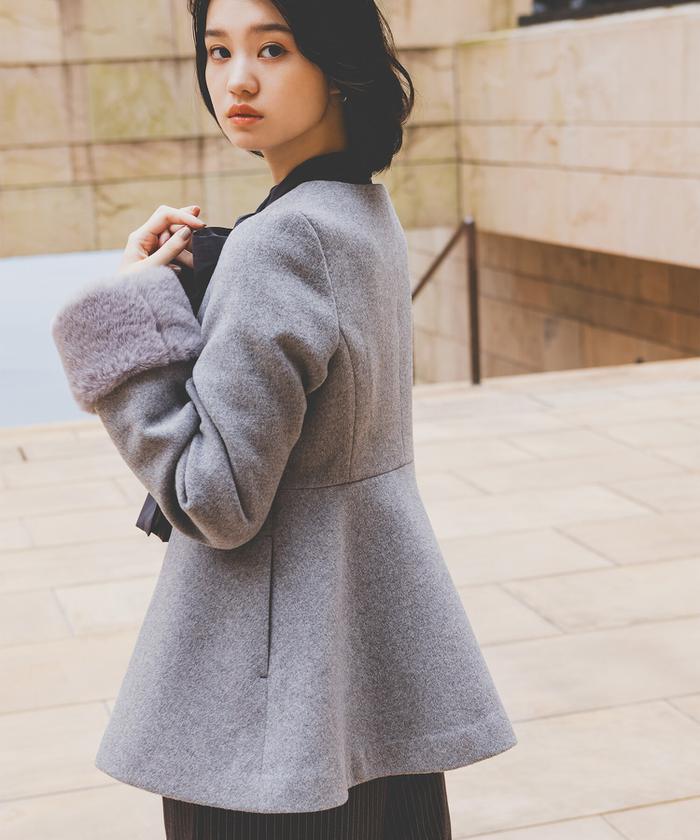 フェイクファースリーブペプラムコート 24AW(506514599 フェイクファースリーブペプラムコート 24AW(506514599