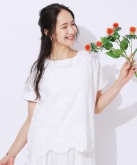 SHOO・LA・RUE/女性らしさを引き立てる フロント刺繍Tシャツ/506526387