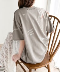 Classical Elf/クラシカルエルフ Classical Elf 後ろ姿までぬかりなくオシャレにキマる。ランダム刺繍裏毛ハーフスリーブTシャツ/506549789