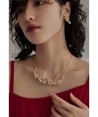 niana/ニアナ niana メタルフラワーパールネックレス 結婚式 お呼ばれ オケージョン フォーマル パーティー 大ぶり ボリューム ゴールド シルバー ホワイト 華/506731319