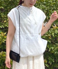 NICOLE white/アノラック風スリーブレスプルオーバー/506737291