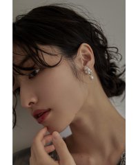 niana/ニアナ niana パールイヤリング 結婚式 お呼ばれ フォーマル オケージョン ゴールド シルバー ホワイト 大ぶり ボリューム 華やか/506788069