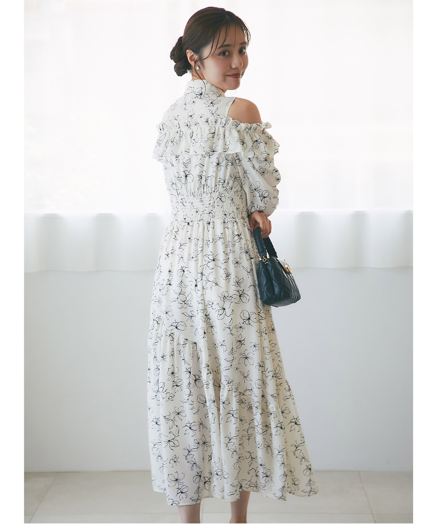 TOCCO トッカ　花柄刺繍 フリルネック ワンピース サイズ4 新品 TOCCO トッカ花柄刺繍 フリルネック ワンピース サイズ4 新品