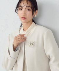 COMME CA ISM /プラスチックパール　フラワーブローチ/506752359