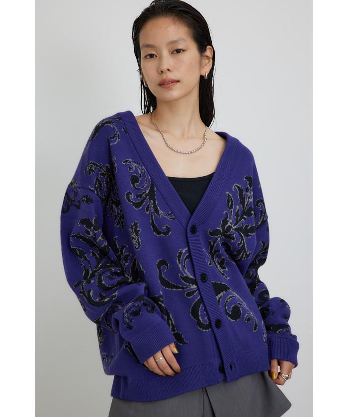 新品 】アズールバイマウジーフラワーアートデザインVネック