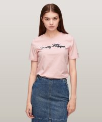 TOMMY HILFIGER/トミー ヒルフィガー TOMMY HILFIGER レギュラースクリプトクルーネックTシャツ/506550314