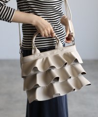 GUSCIO/グッシオ GUSCIO PUレザーフリルトートバッグ ショルダー付き/506887222