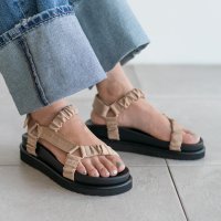 I NEED MORE SHOES/アイニードモアシューズ I NEED MORE SHOES GATHERED STRAP COMFORT SANDALS 【luca】/506948081