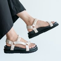 I NEED MORE SHOES/アイニードモアシューズ I NEED MORE SHOES GATHERED STRAP COMFORT SANDALS 【luca】/506948081
